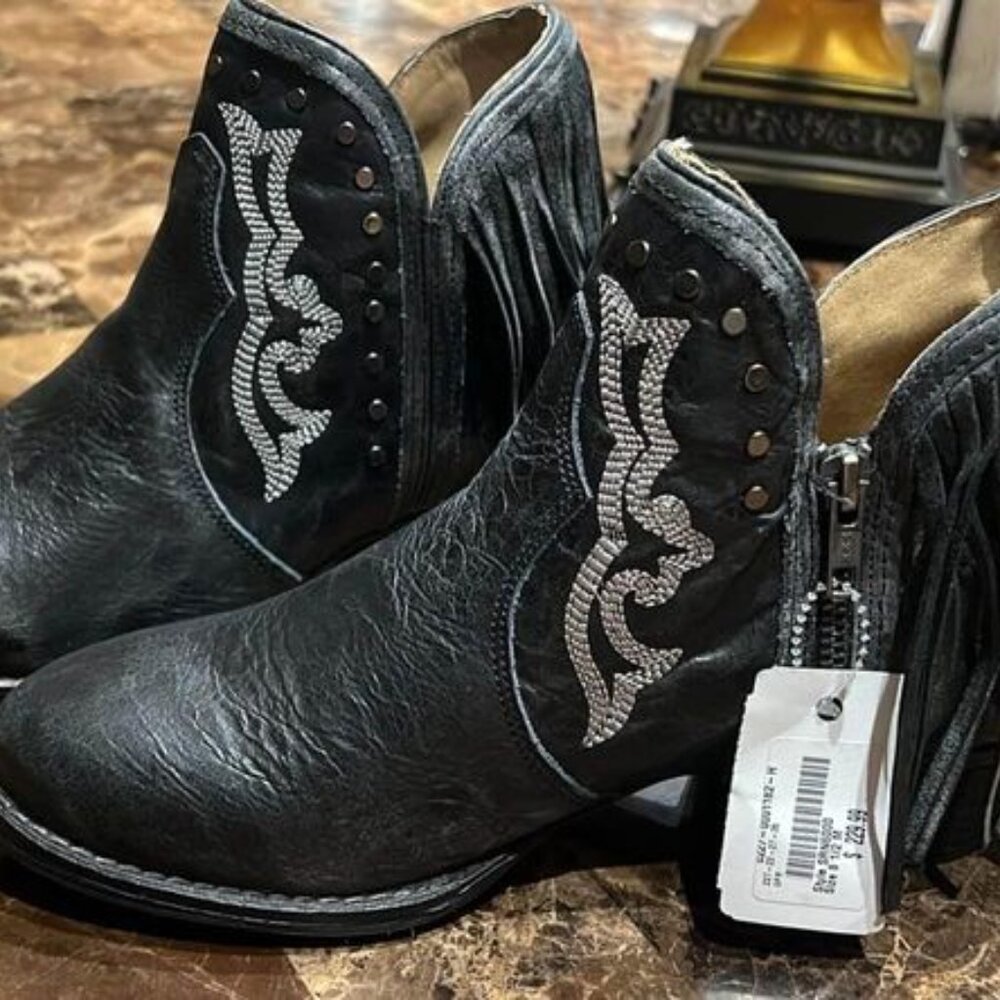 Ladies Ankle Style Cowboy Boots Size 8.5 NEW